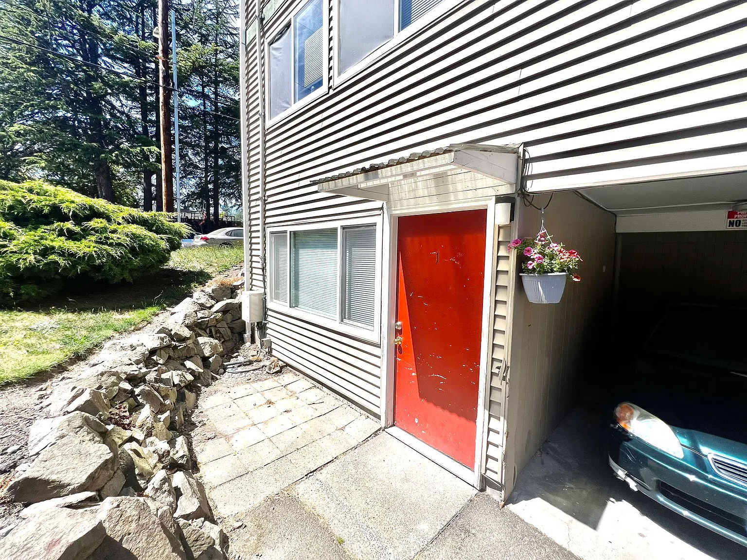 Studio, 375 sqft, $1,095 — Photo 3