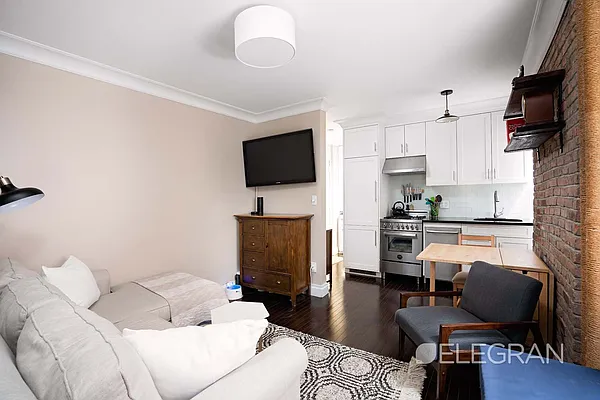 Sold by (Legacy) Elegran | media 8