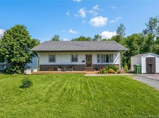 24 Lansdown Ave, Oromocto, NB E2V4P3