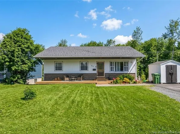 24 Lansdown Ave, Oromocto, NB E2V 4P3
