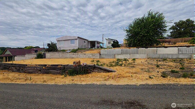2nd image of 81 Tacoma Avenue