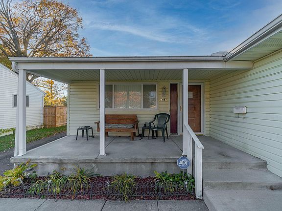 4th image of 1481 Avenue Dr