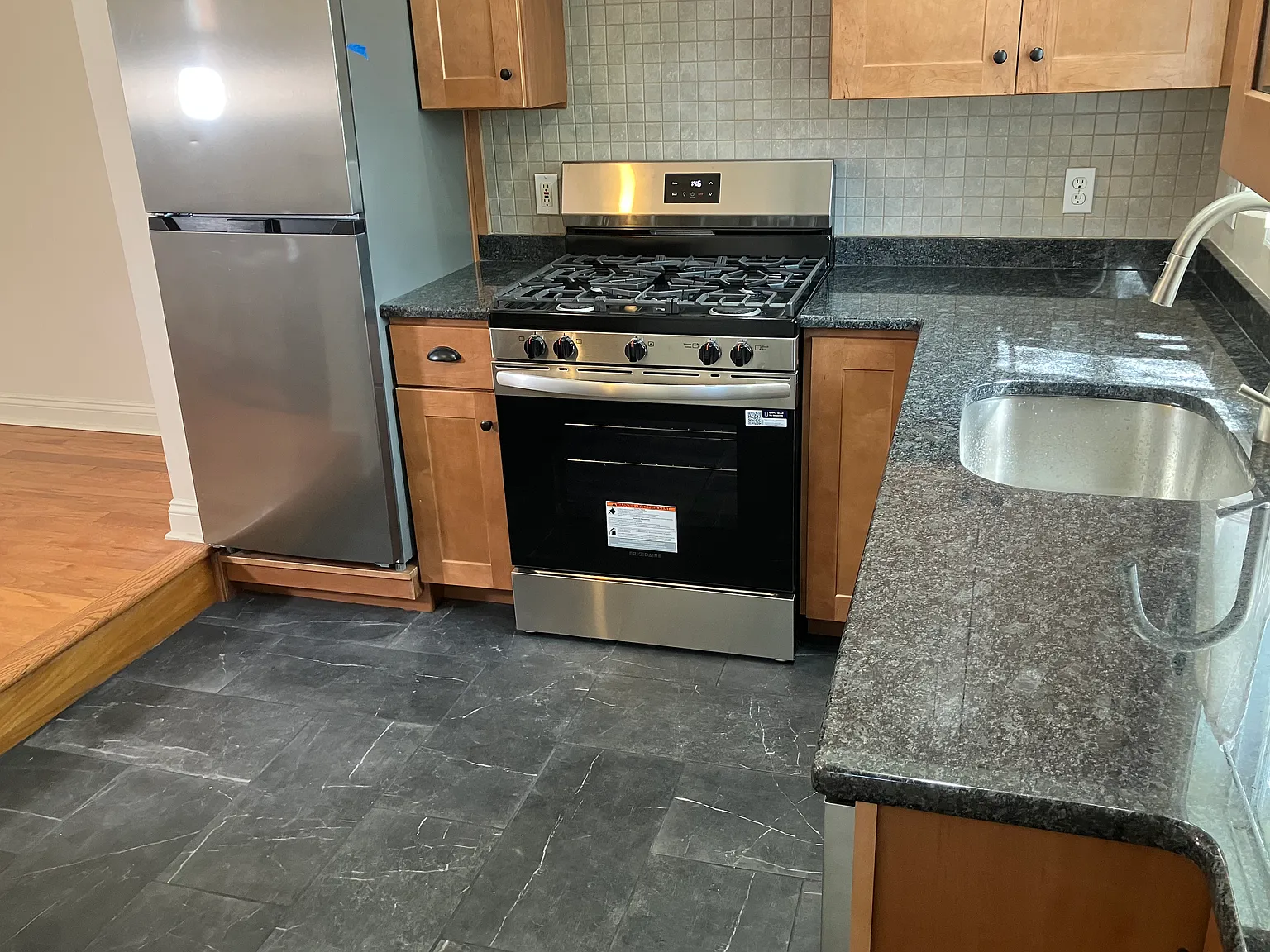 430 E Franklin St — Photo 3
