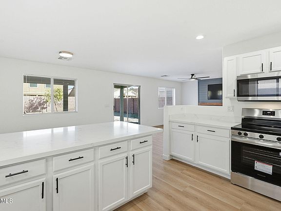 4th image of 8632 W MIAMI Street