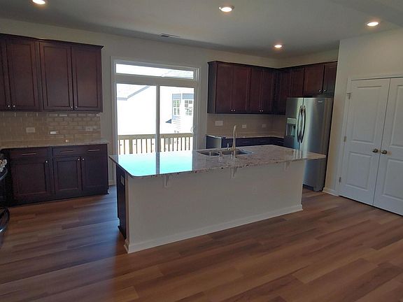 3rd image of 2953 Sunflower Rd