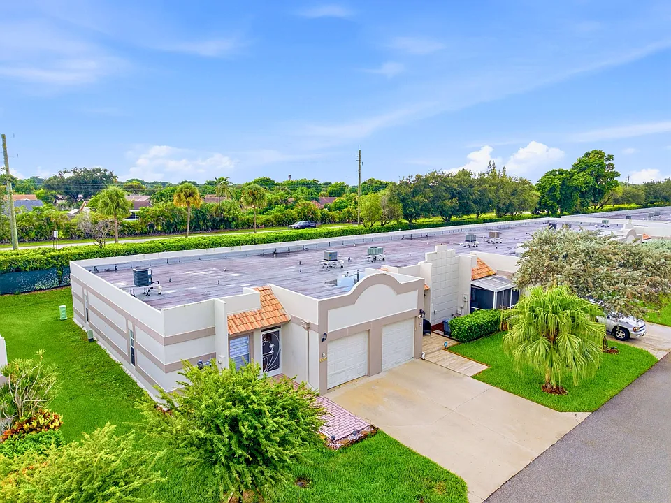 9160 Fairbanks Ln #8
