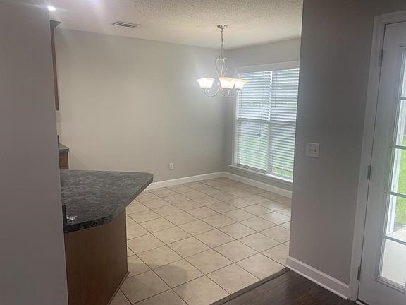 4th image of 5635 Encino Ln