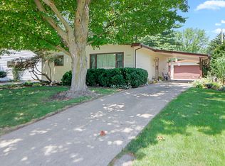 1004 E Burkwood Dr, Urbana, IL