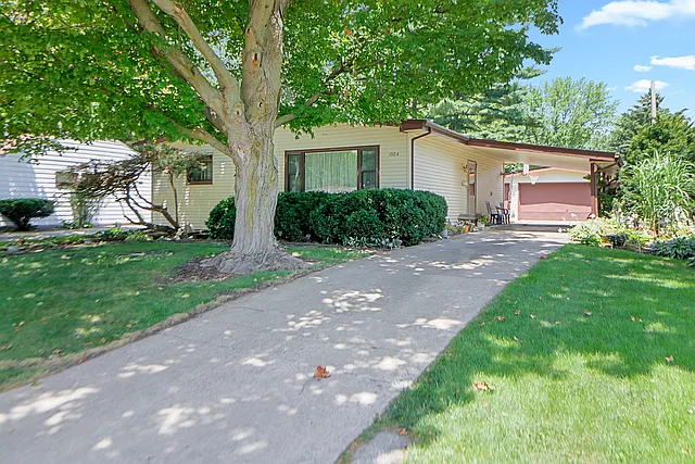 1004 E Burkwood Dr photo 1
