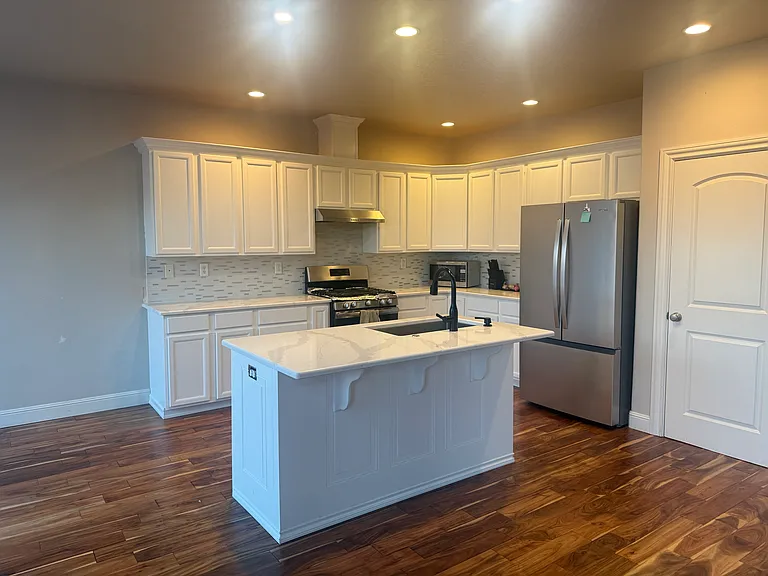 2288 Hollywood Dr NE — Photo 10