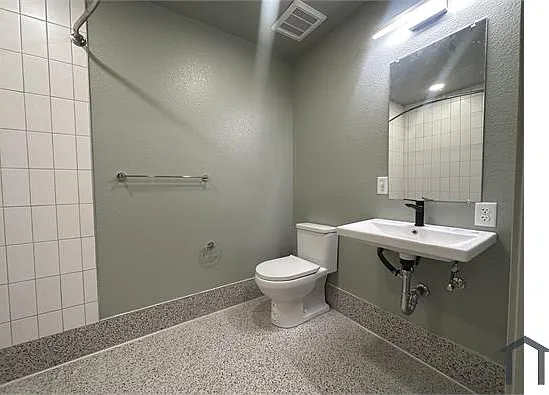 2111 E Firestone Blvd — Photo 7