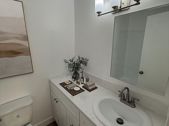 5th image of 1007 Lincoln Blvd APT 10