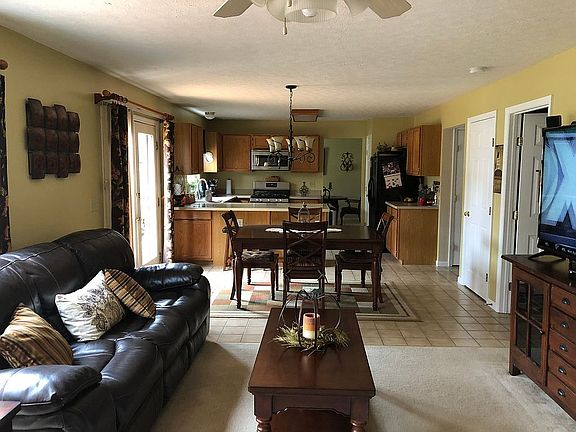 3rd image of 1921 Glen Meadow Way