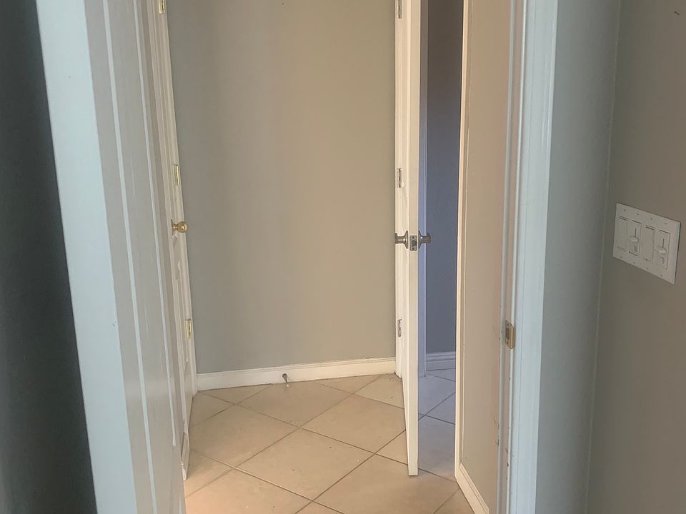 2nd image of 1875 Ventura Dr #1