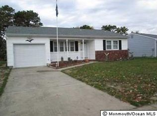 17 Nostrand Dr, Toms River, NJ 08757