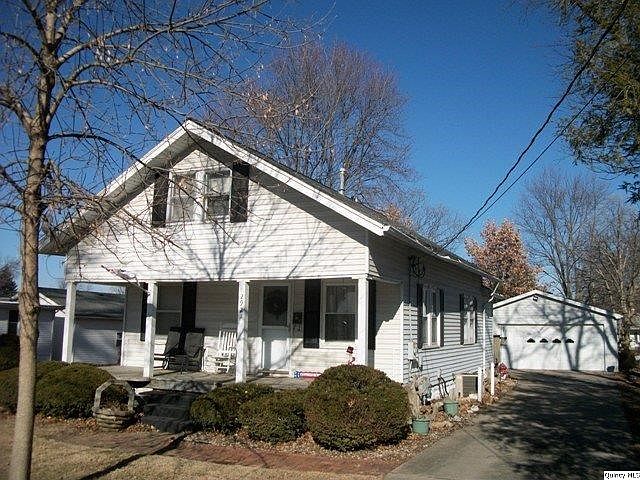 Home for Sale in Quincy, IL $96,500