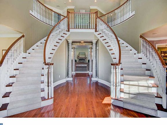3rd image of 44 Goldfinch Cir