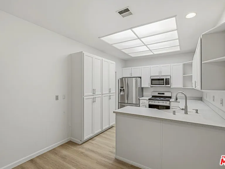 11636 Montana Ave #103 — Photo 23