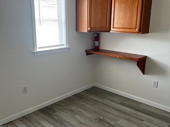 5th image of 220 Franklin St