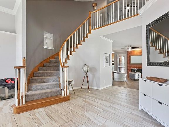 5th image of 1301 Oak Dr