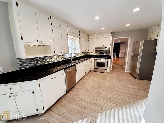 3rd image of 2242 Brookfield Dr