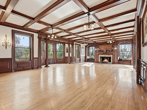 5th image of 270 Maple St