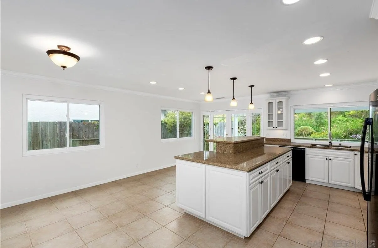 Shadow Hills Ct, San Marcos — Photo 2