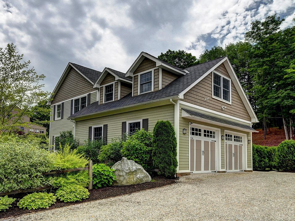2nd image of 8 Castle Hill Rd