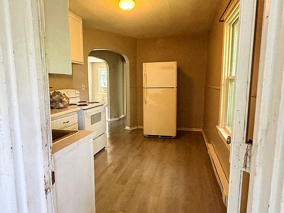 2nd image of 3422 Gilham Ave #2F
