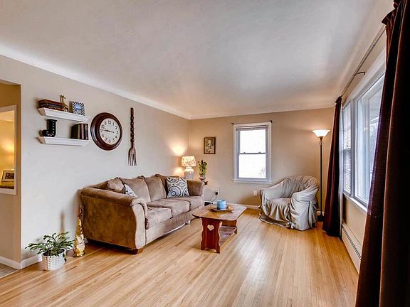3rd image of 219 Ash St E