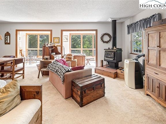 5th image of 2811 Georges Gap Road