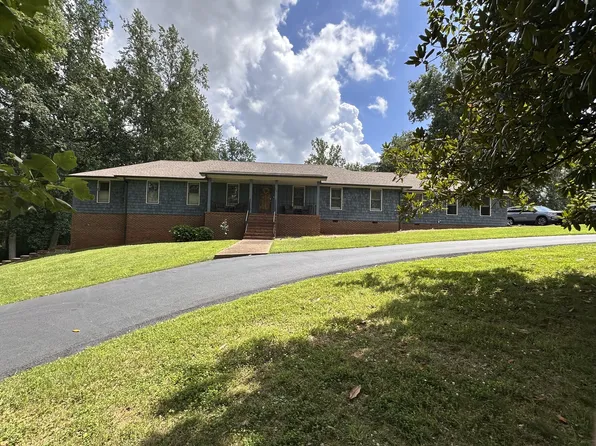 560 Lakeland Dr, McMinnville, TN 37110