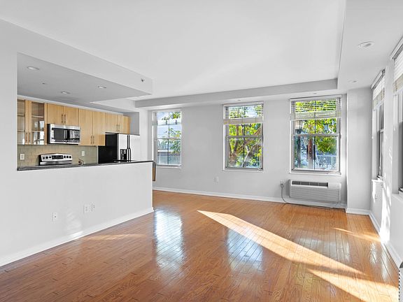 3rd image of 149 Essex St APT 2U