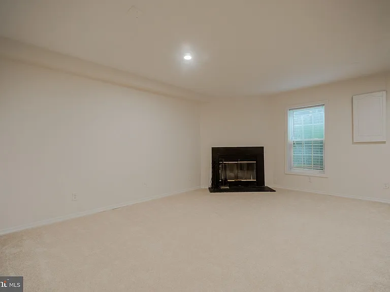 14167 Royal Oak Ln — Photo 16