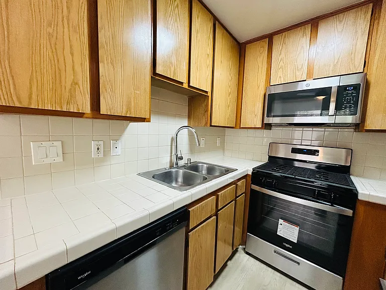 10520 National Blvd — Photo 26