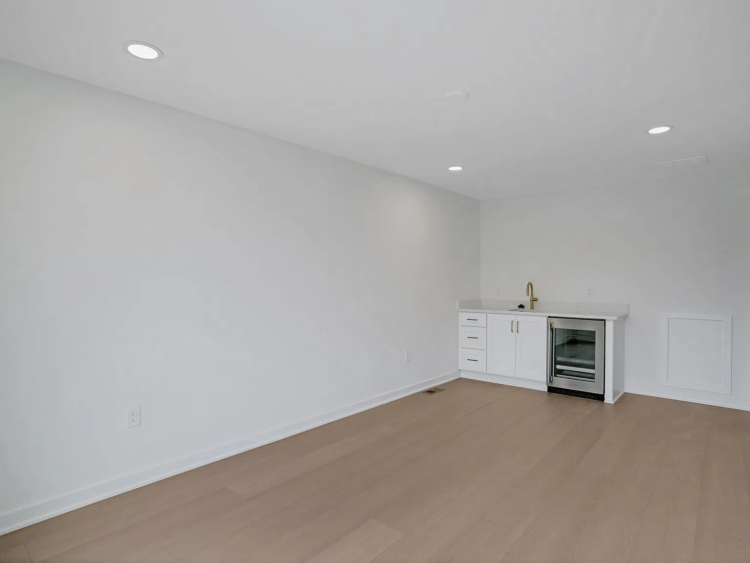 3 bed, 4.5 bath, 2361 sqft, $4,250 — Photo 1
