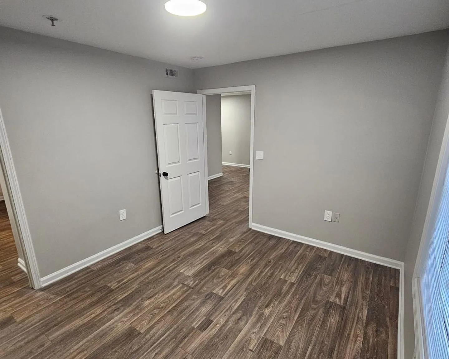Chelsea Court Apartments — Photo 4