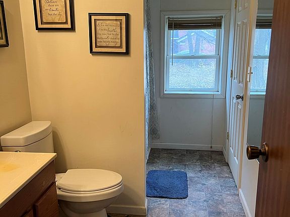 3rd image of 68755 Union St