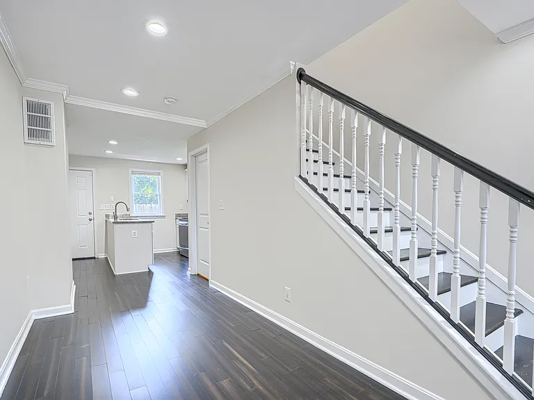 432 Grundy St — Photo 6