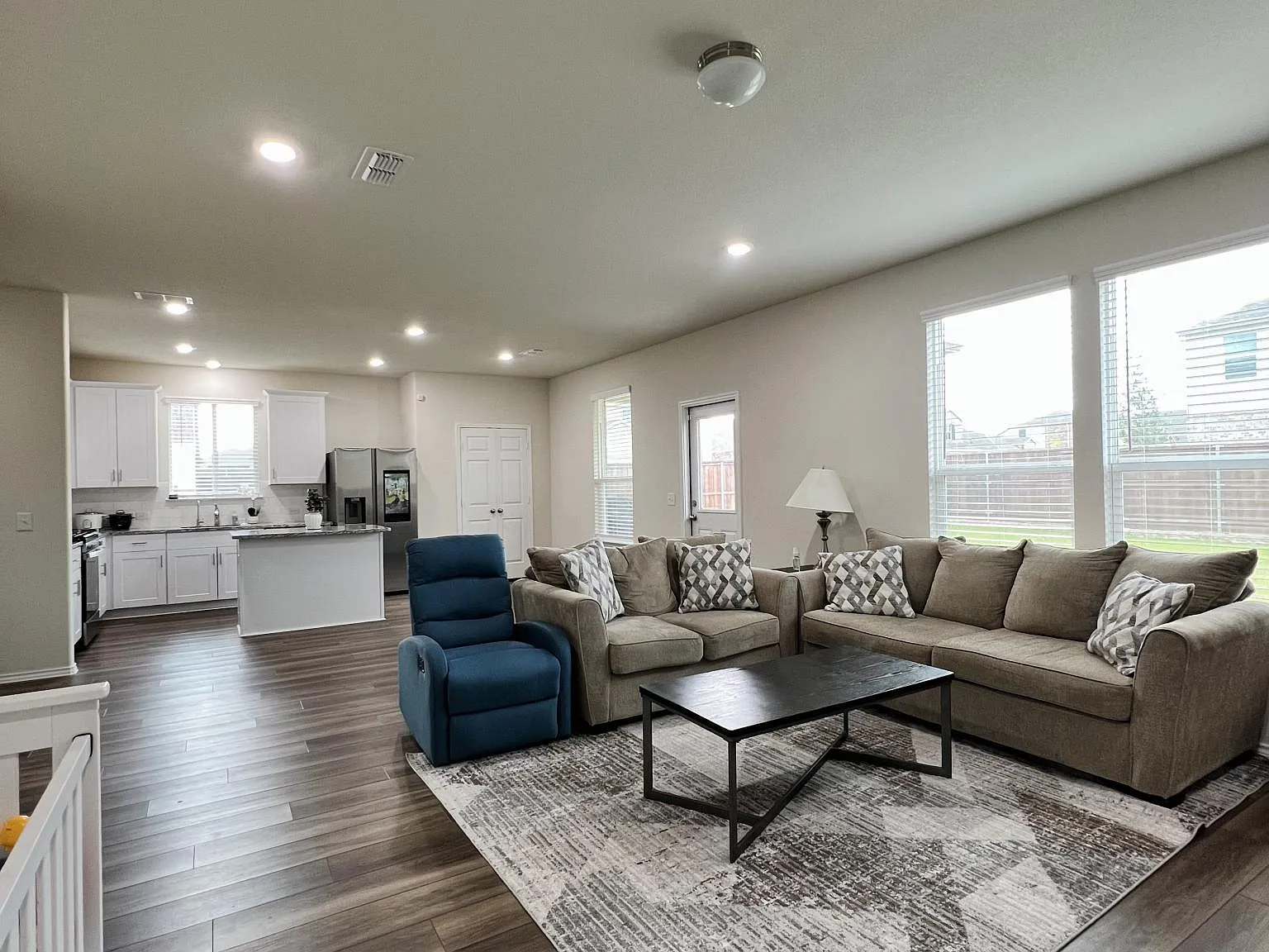 4 bed, 2358 sqft, $2,395 — Photo 3