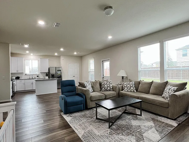 902 Feldspar Way — Photo 3
