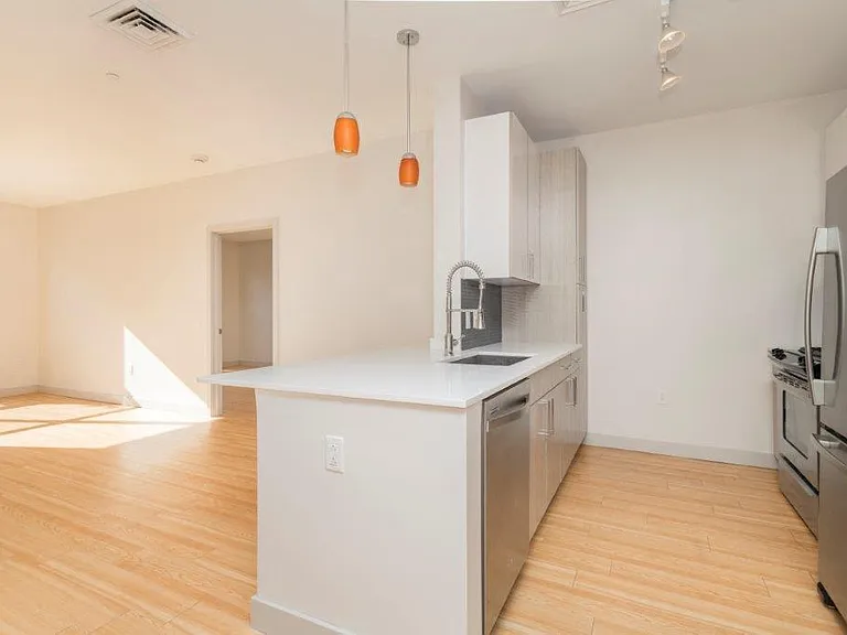West Square Apartments — Photo 160