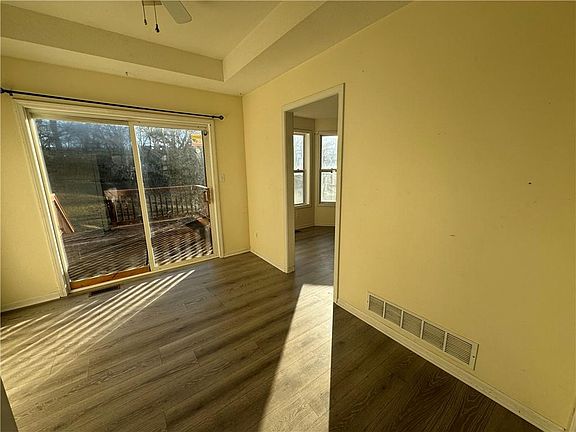 4th image of 61 Evergreen St