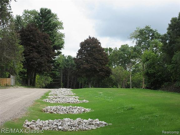5th image of 4 Pine Arbor Trl