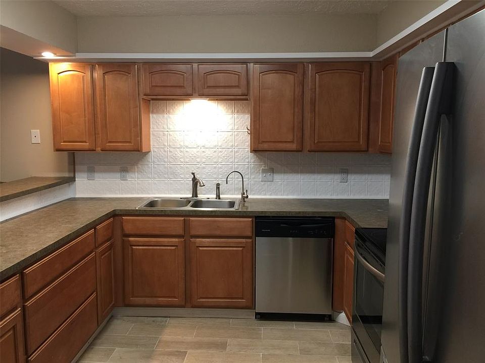 1st image of 28 W Baron Ln