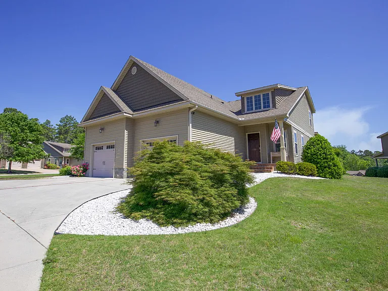 133 Cypress Cir — Photo 2