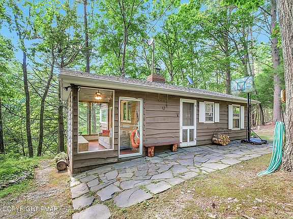 3rd image of 2221 Fernway Dr