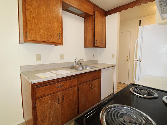 4th image of 22759 Vermont St #9