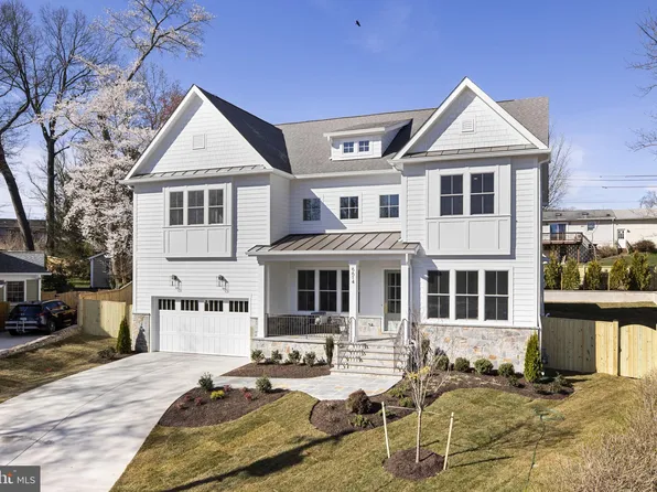 6907 Hutchison St, Falls Church, VA 22043