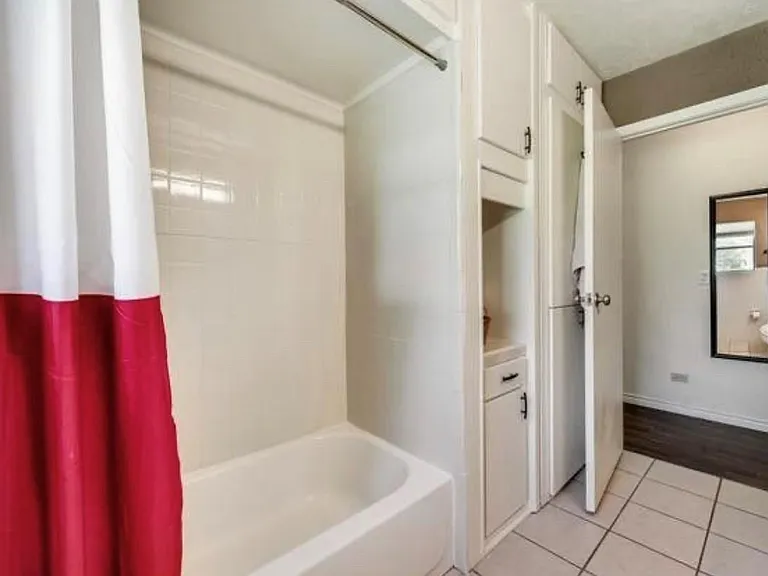 6409 Johns Way — Photo 9